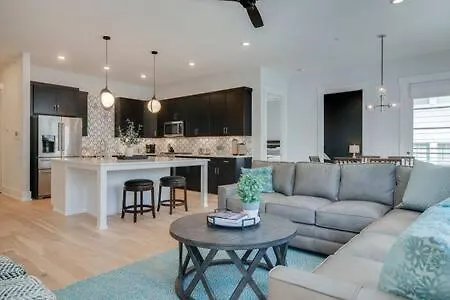 Luxurious Condo Near Vanderbilt And Parks
